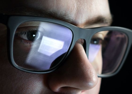 Software reflecting in glasses