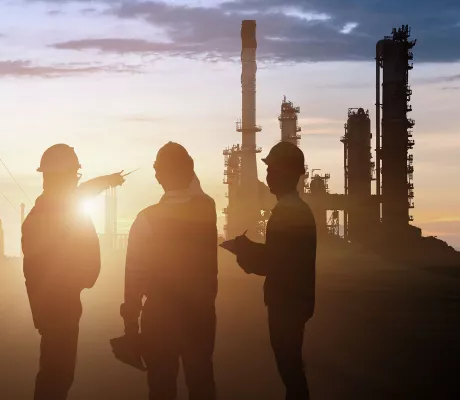 Maintenance managers discussing site turnaround